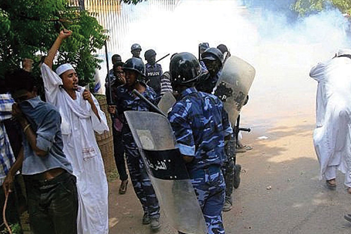 قتلى وجرحى في احتجاجات السودان قُبالة القصر الرئاسي