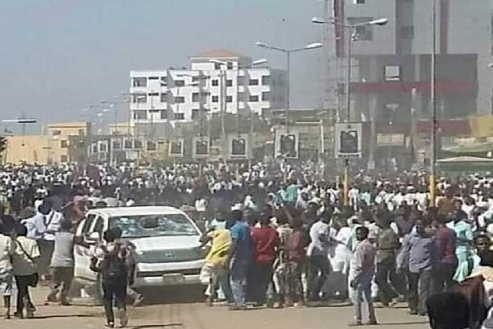 المدن السودانية تواصل الانتفاض والمعارضة تتهيأ للعصيان