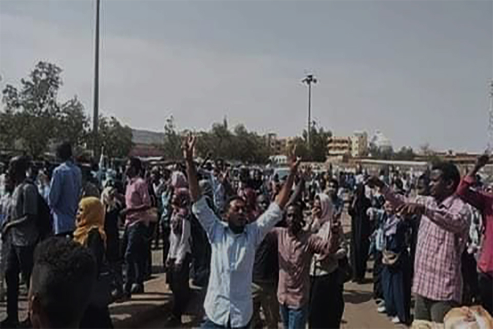 الانتفاضة السودانية في شهرها الثالث… وتكتيك جديد لإيقاف الاحتجاجات
