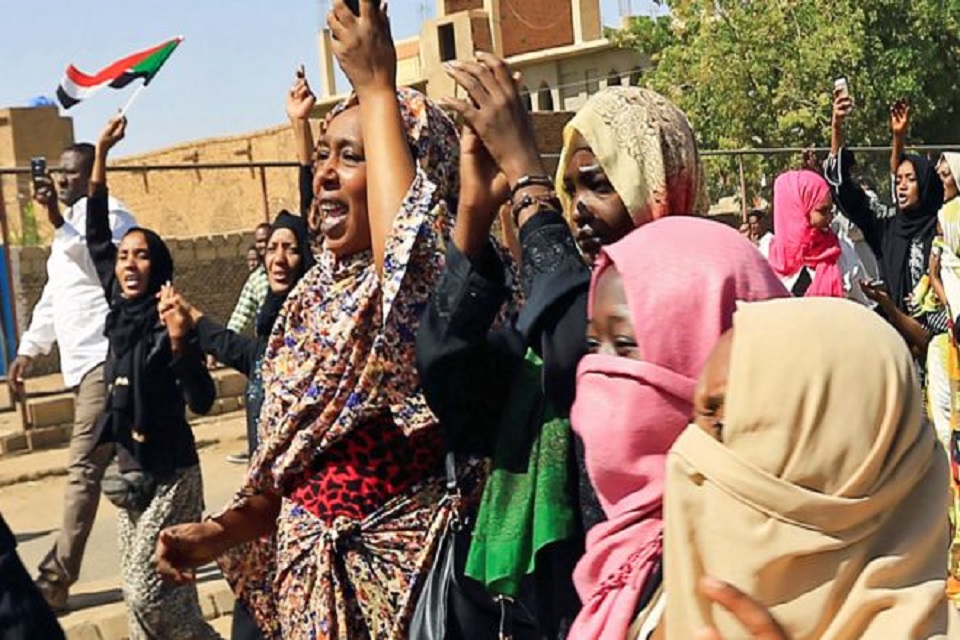 سودانيات: تحرش السلطات لن يثنينا عن التغيير