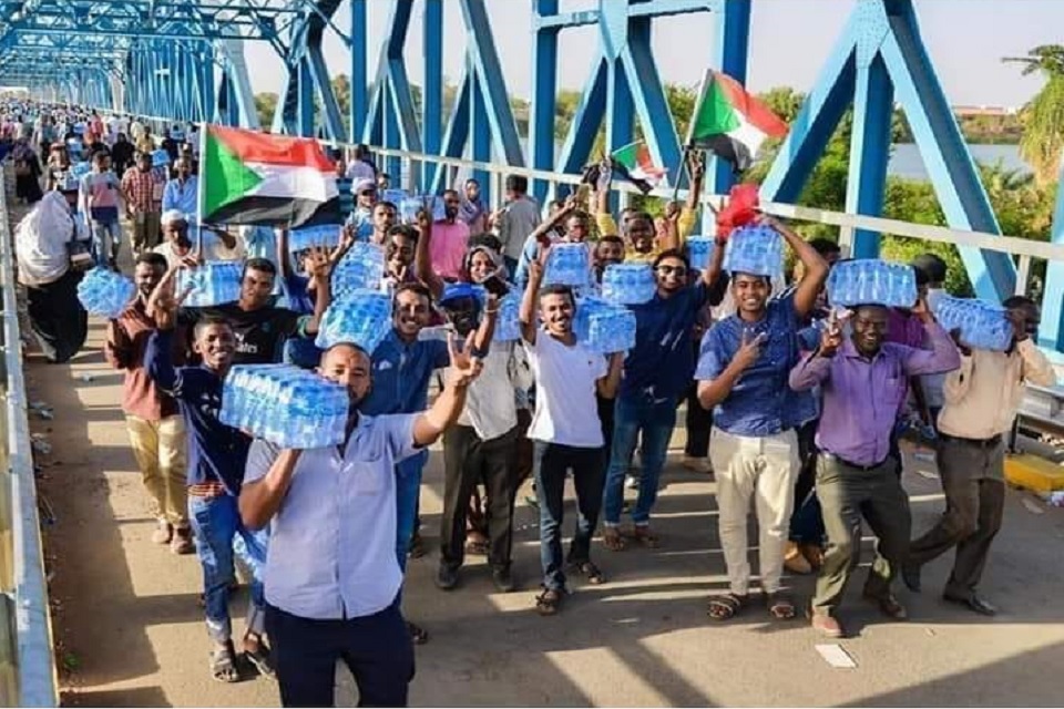 اعتصام السودان تراجع الفئات المسلحة و21 قتيل برصاص المليشيات 