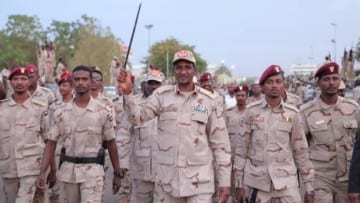 طلب لشهادة (حميدتي) أمام النيابة في بلاغ ضد (البشير) بالتحريض على قتل المتظاهرين