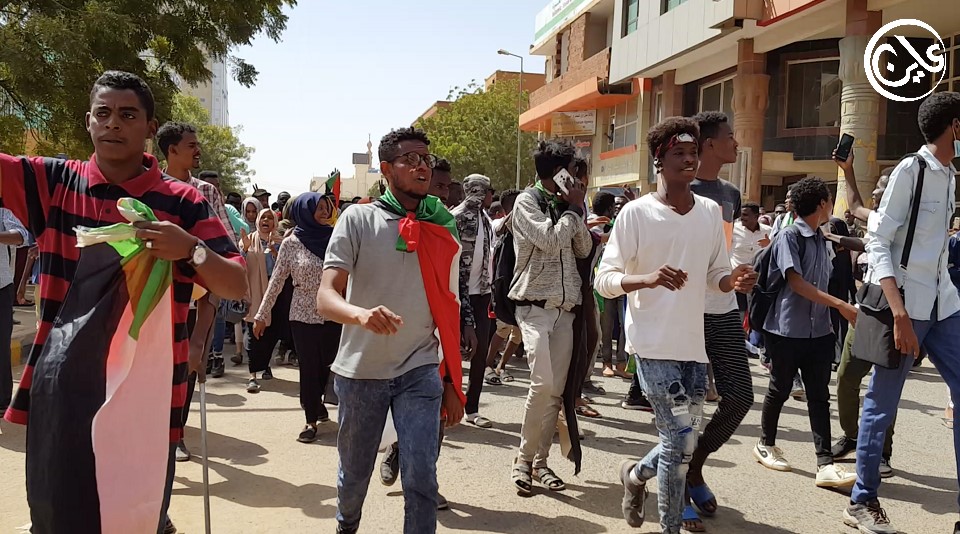 السودان: قمع وحشي لمظاهرات قرب القصر الرئاسي تدعو لهيكلة الجيش