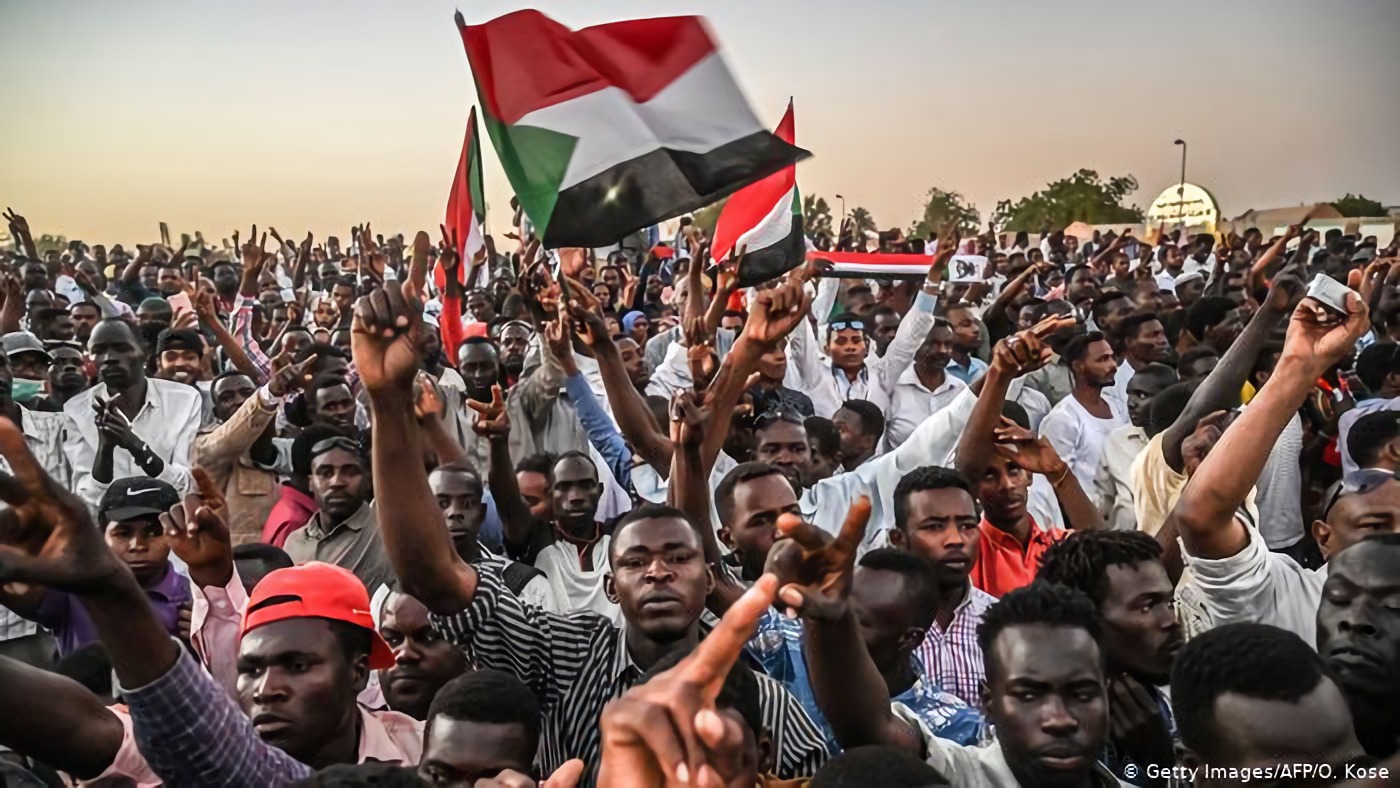 تشديد أمني في العاصمة السودانية يسبق دعوات واسعة للتظاهر بالثلاثاء