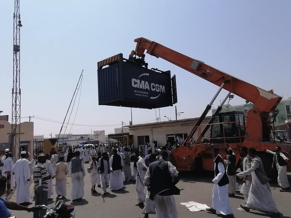 إستمرار الإحتجاجات الرفضة لمسار شرق السودان وإغلاق بوابات مينائي بورتسودان وسواكن