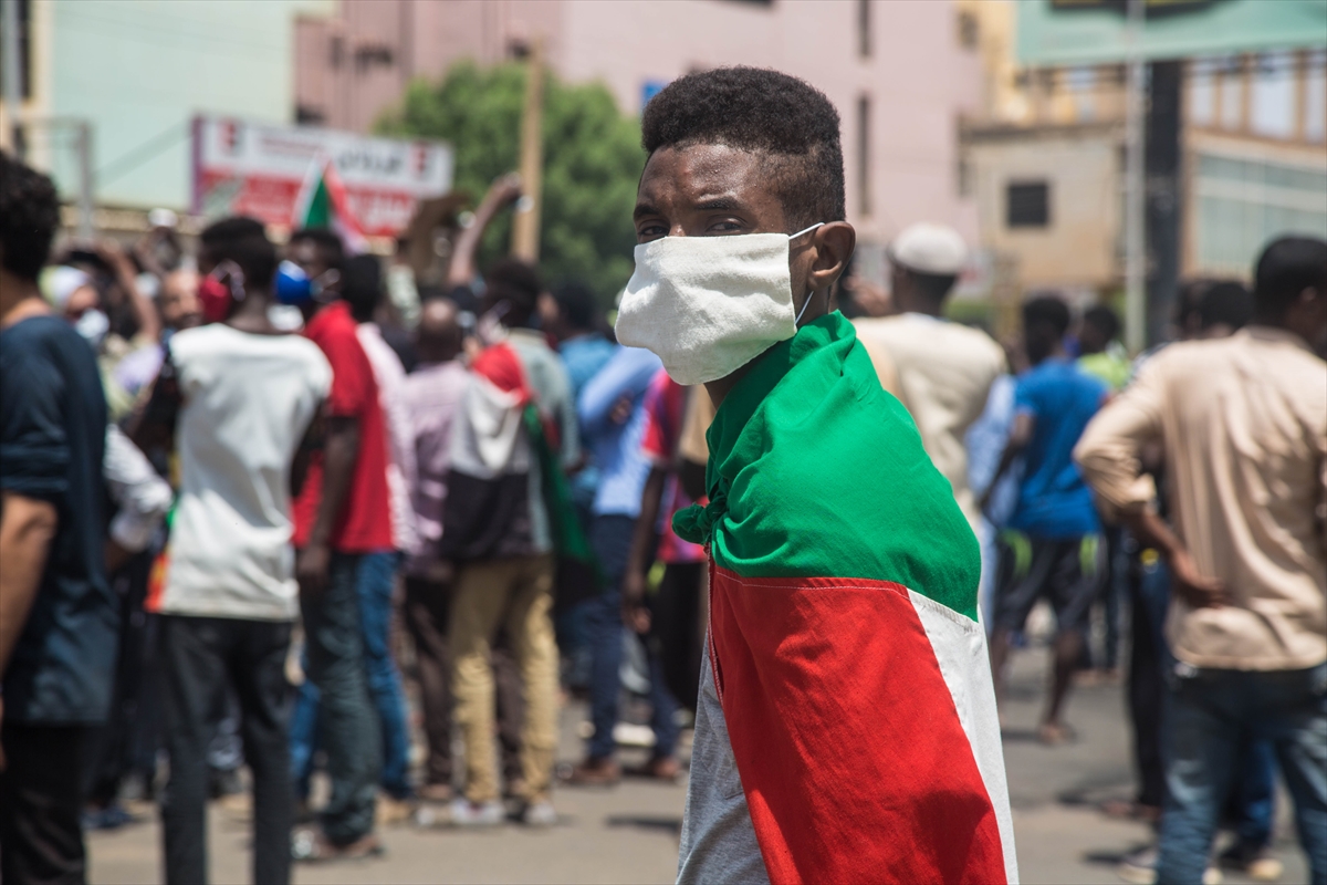 السودان: النظام البائد يغير معادلة الاحتجاجات في الثلاثين من يونيو 