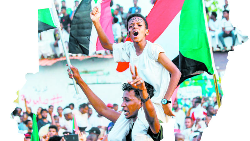 عسكر السودان.. مخالفة محتملة للدستور تهدد بفض شراكة الحكم