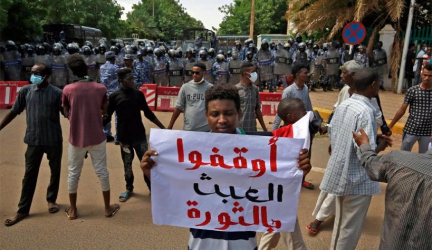 اصطفاف سياسي جديد.. كيف تستعيد الأحزاب السودانية ثقة الشارع؟
