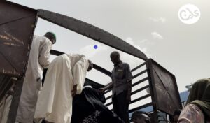 Khartoum residents evacuating the city - From Ayin's video report "Searching for life - a large wave of displacement from Khartoum"