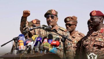 Al-Burhan-addresses-Sudanese-army-troop-at-Al-Markhayat-military-base-on-November-13-2022-768×485 2