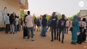 طلاب جامعيون